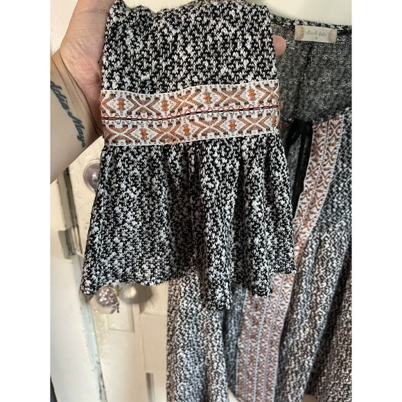 Altar'd State Sz: M Boho Style Blouse Peasant Tunic Shark Hem Black White - Picture 5 of 6